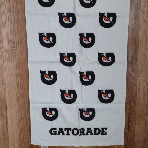 New with tags Gatorade Big 10 Bottle and New Gatorade Towel - Picture 13 of 14